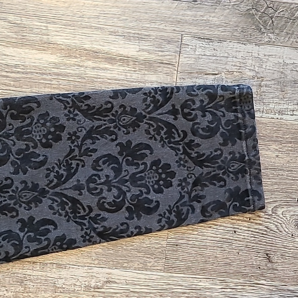 Chaps Damask velvet design Jeans​ - Picture 7 of 8